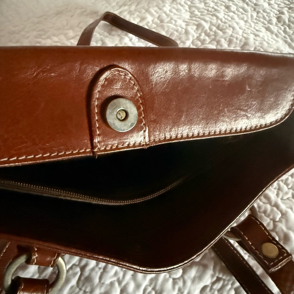 Valentina Elegant Brown Leather shoulder Bag - Picture 8 of 9
